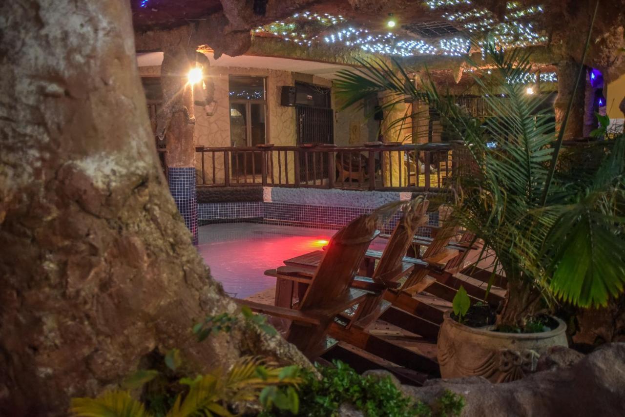 African Home Hotel Gaborone Buitenkant foto