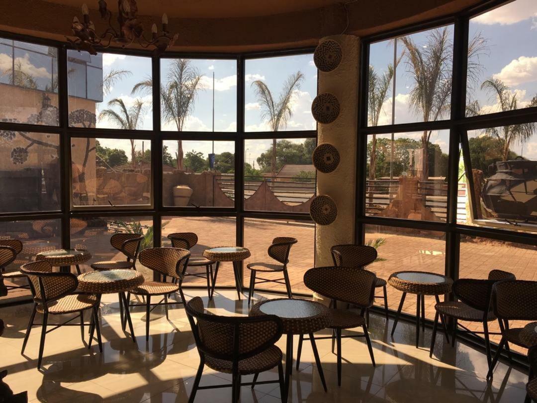 African Home Hotel Gaborone Buitenkant foto